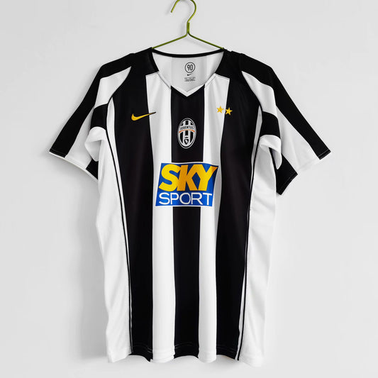 Juventus 04/05 Home kit